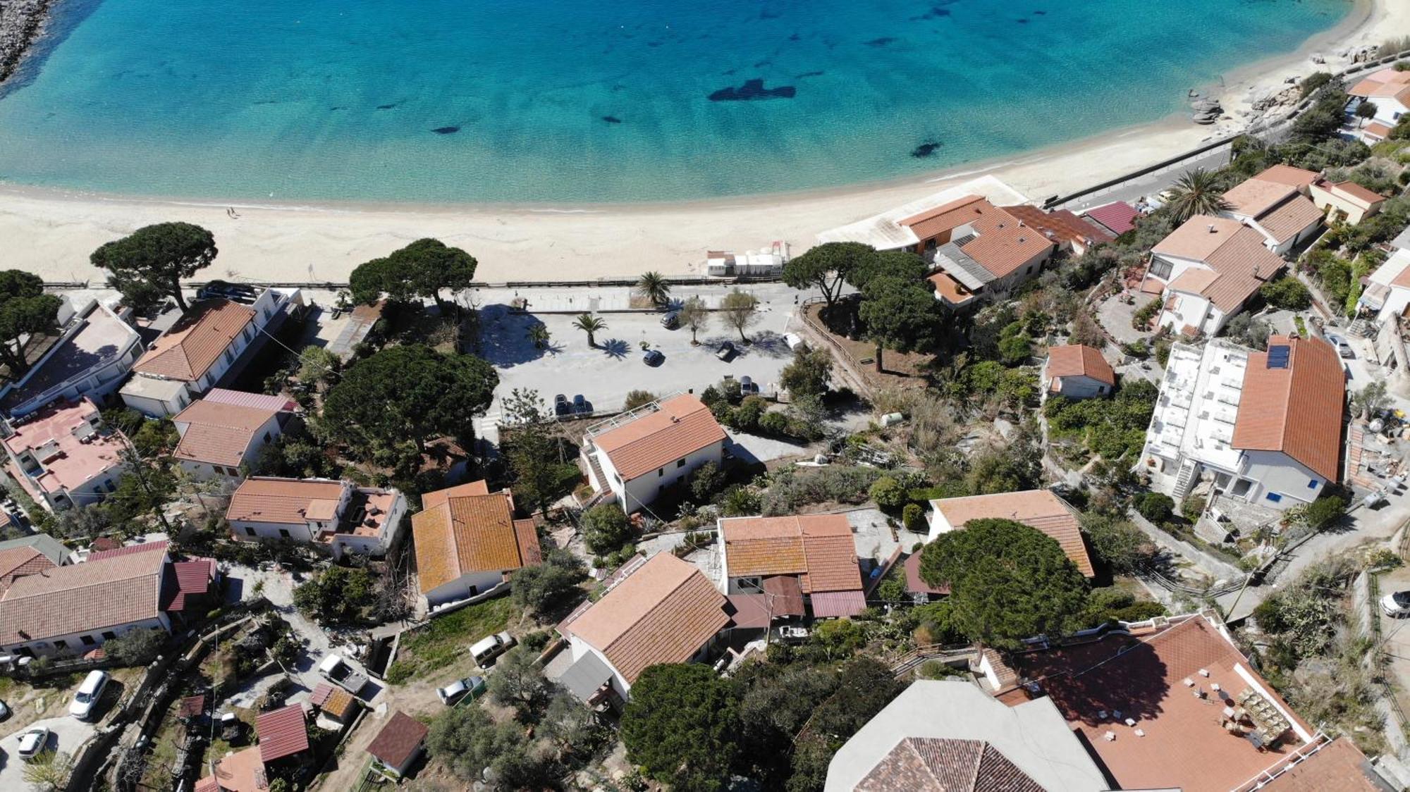 Appartamenti Cavoli - Vista Mare Con Terrazze, Clima E Posti Auto Spiaggia di Cavoli Exterior photo